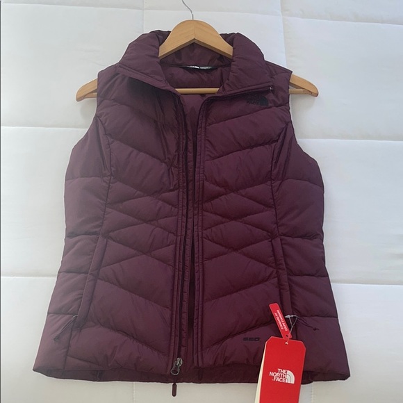 The North Face Women's Burgundy Puffer Vest 550 and cozy pants   size S - Picture 2 of 7